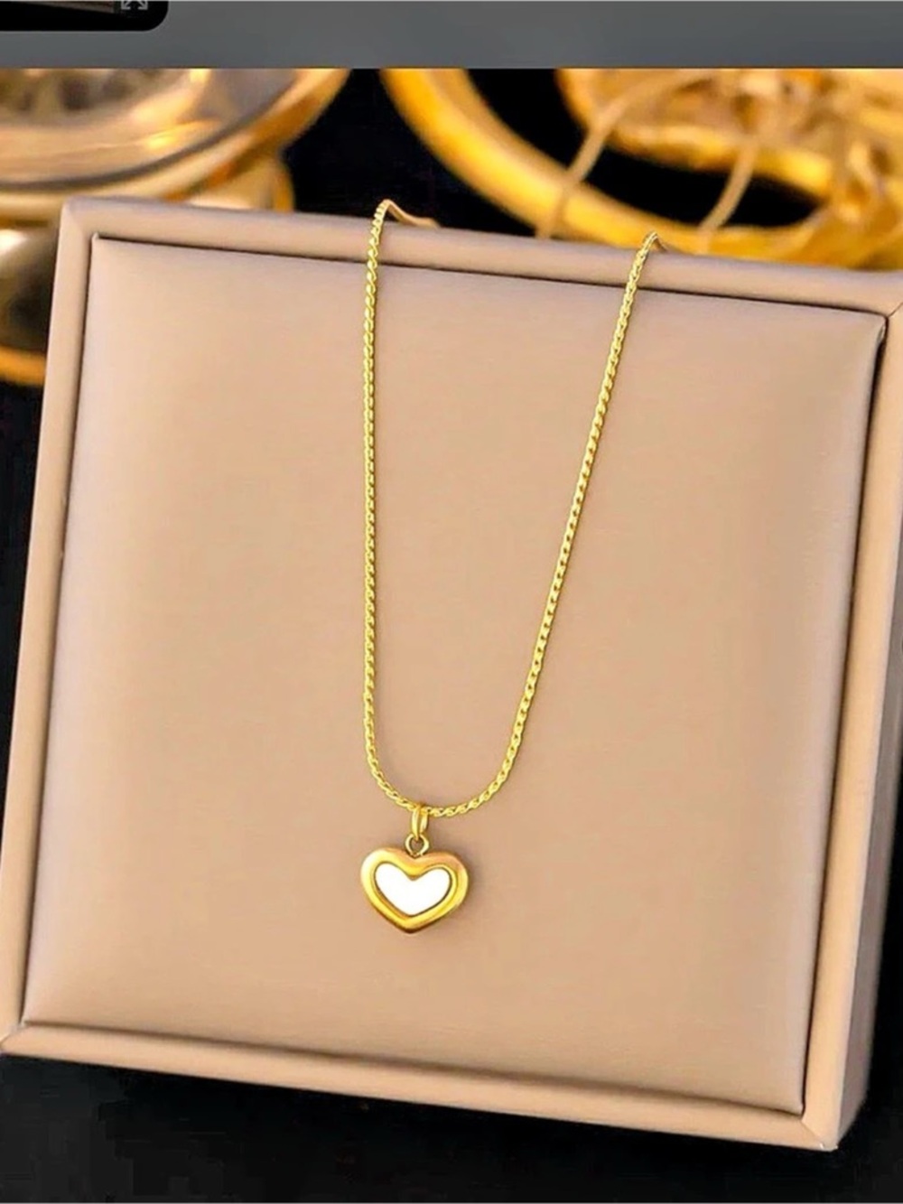 Heart Pendant Necklace in Gold Like New